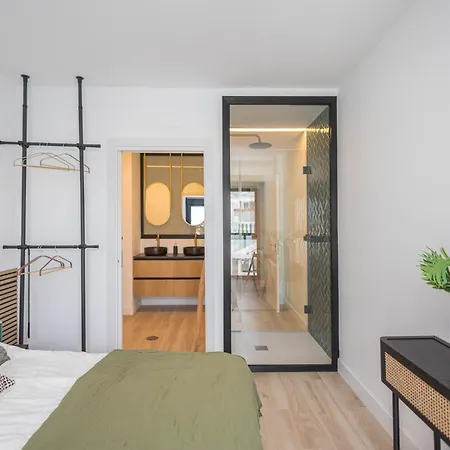 3br Oceanview Luxury Penthouse & Terrace Apartment